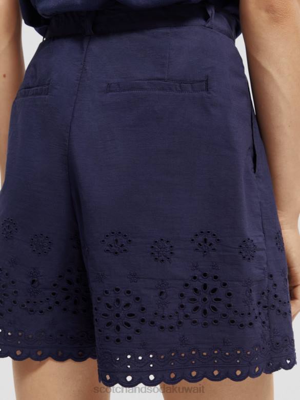 ملابس Scotch & Soda برودري أنجليز شورت من القطن العضوي القوات البحرية نحيف N0V4241