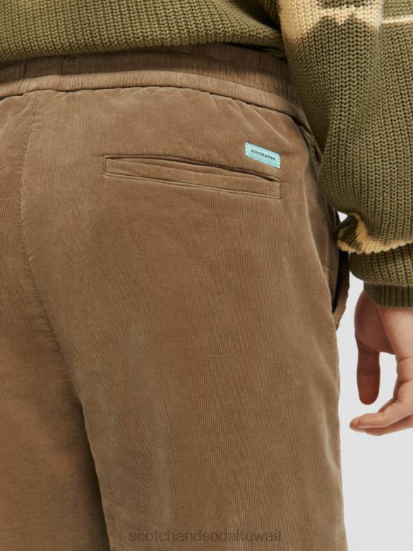 ملابس Scotch & Soda شورت من القطن العضوي ذو قصة مريحة الكاكي رجال N0V4594