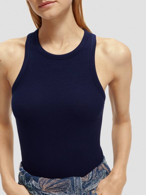 ملابس Scotch & Soda قميص بدون أكمام من القطن العضوي بظهر المتسابق القوات البحرية نحيف N0V483